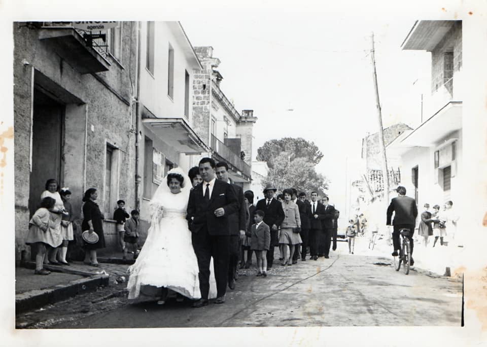 matrimoni_nellecorti - Corte-di-via-Vittorio-Veneto-8-aprile-1962-Pezone-Angela-Rosa-e-Sagliocco-Alfonso.jpg