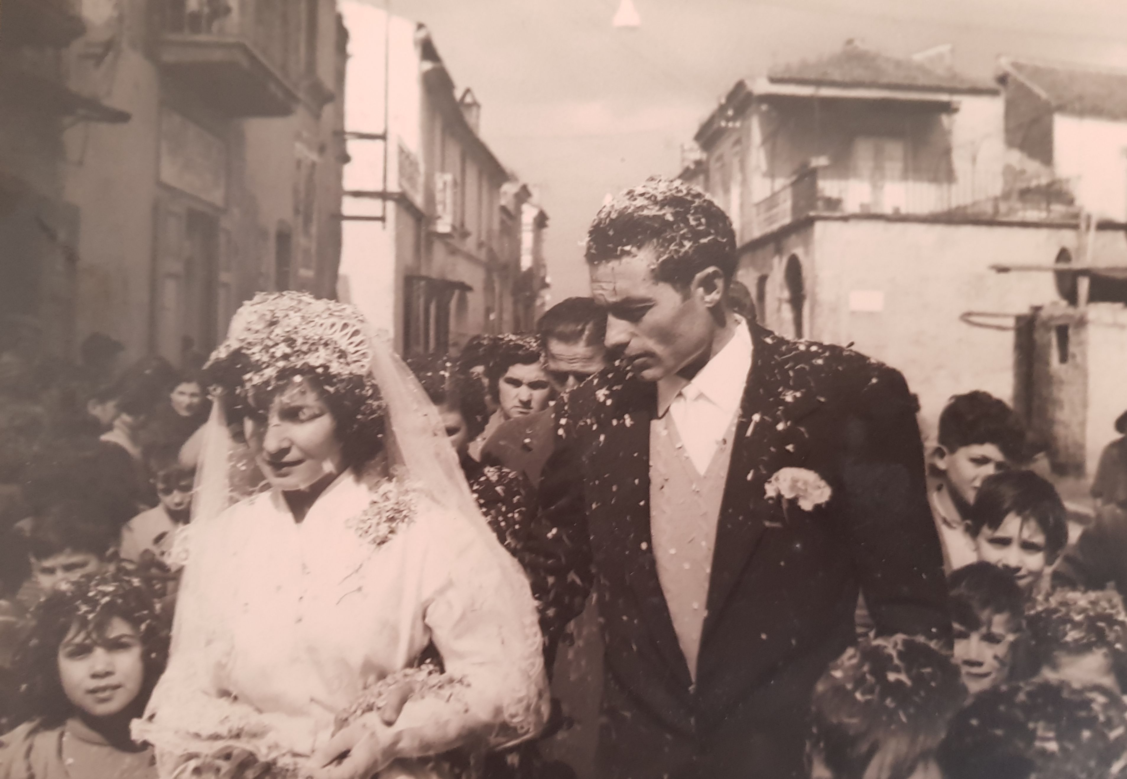 matrimoni_nellecorti - Sposi-anno-1957-Dalterio-Luigi-e-Saggiomo-Giuseppina.-Via-V.-Emanuele.-2.jpg
